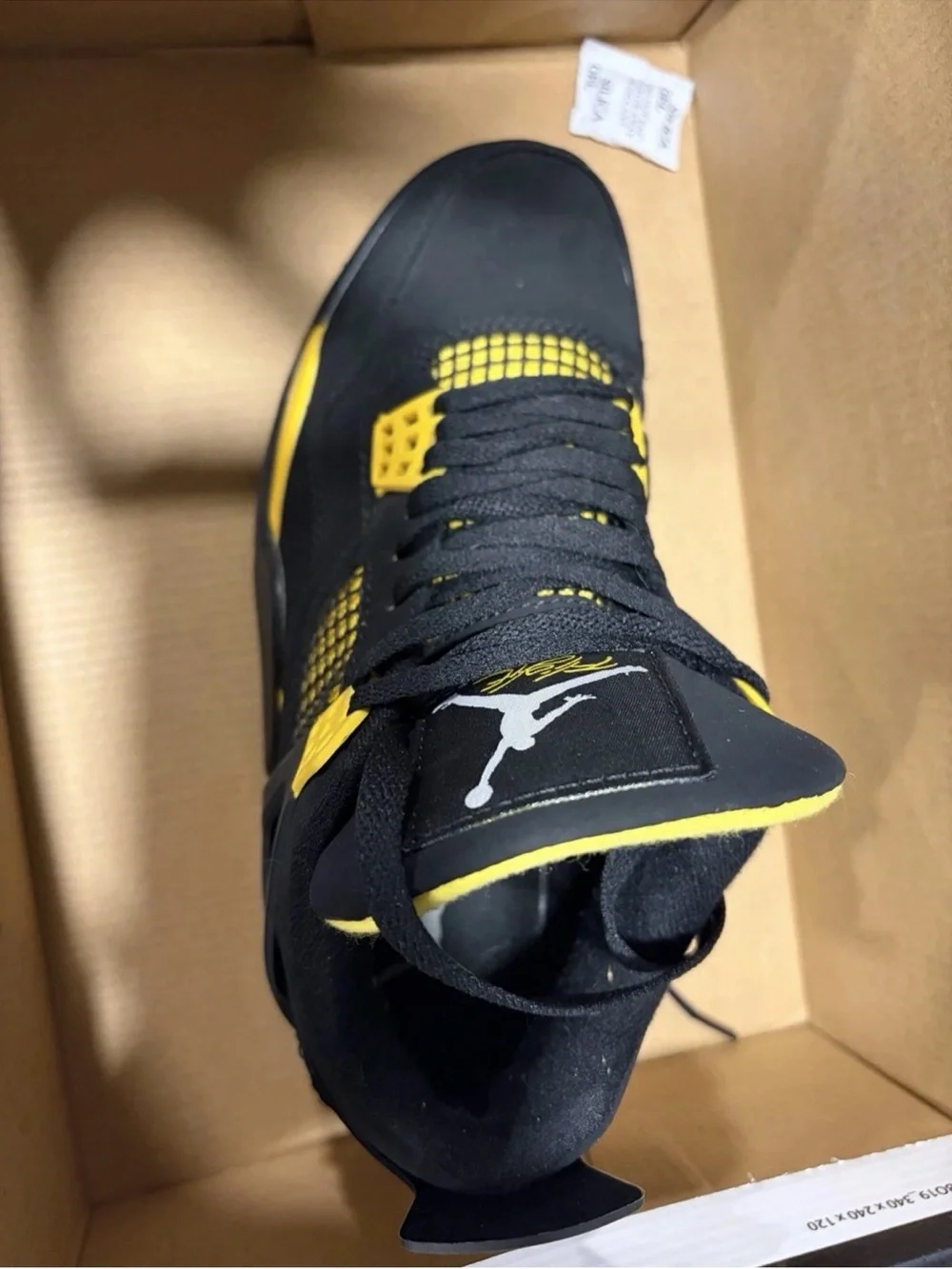Air Jordan 4 Retro Black & Yellow - 7.5 men’s